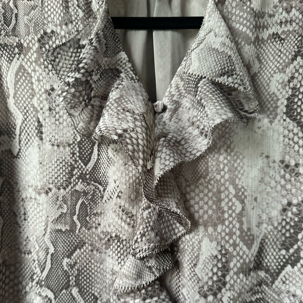 White House Black Market Python Ruffle Neck Shell top - Picture 10 of 11